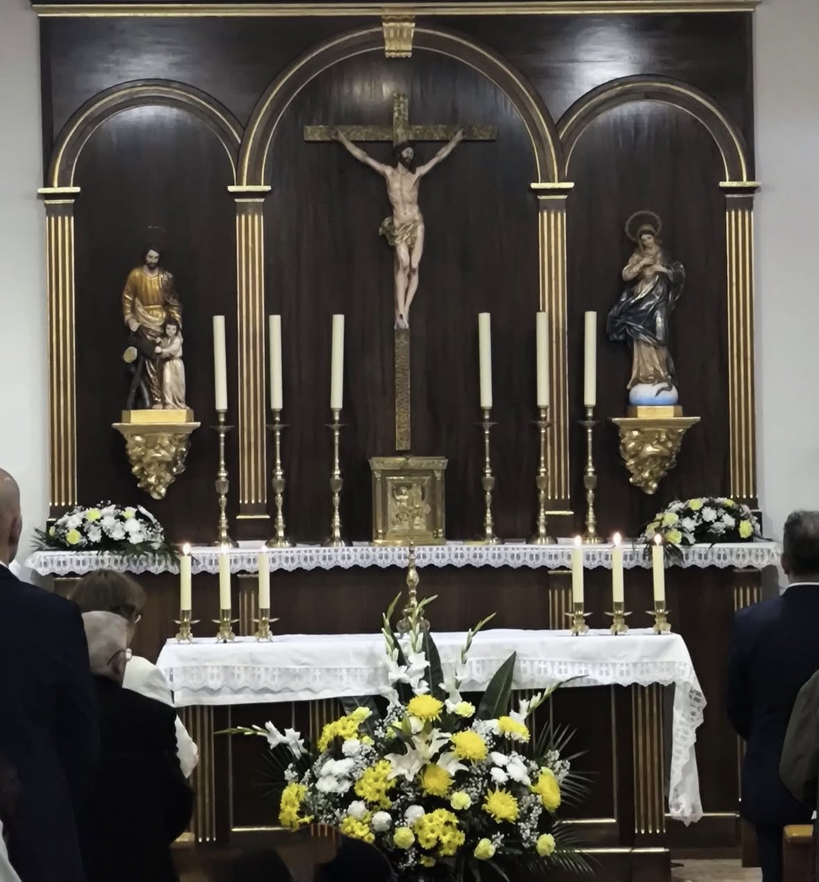 Altar y retablo de la Parroquia San Bernardo de Parla
